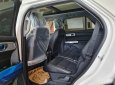 Ford Explorer 2022 - Xe màu trắng