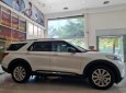 Ford Explorer 2022 - Xe màu trắng