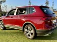 Volkswagen Tiguan 2022 - Volkswagen Tiguan Luxury S 2022 màu Đỏ - Giao ngay, khuyến mãi tháng 11: 50% phí trước bạ và quà tặng