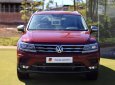 Volkswagen Tiguan 2022 - Volkswagen Tiguan Luxury S 2022 màu Đỏ - Giao ngay, khuyến mãi tháng 11: 50% phí trước bạ và quà tặng