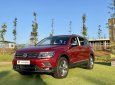 Volkswagen Tiguan 2022 - Volkswagen Tiguan Luxury S 2022 màu Đỏ - Giao ngay, khuyến mãi tháng 11: 50% phí trước bạ và quà tặng