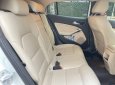 Mercedes-Benz GLC 200 2016 - Cần bán xe Mercedes GLC 200 năm sản xuất 2016, màu trắng