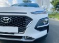 Hyundai Kona 2017 - Cần bán gấp Hyundai Kona bản 1.6 Turbo đăng ký 2017 ít sử dụng, spa xịn sò, hồ sơ chính chủ