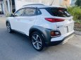 Hyundai Kona 2017 - Cần bán gấp Hyundai Kona bản 1.6 Turbo đăng ký 2017 ít sử dụng, spa xịn sò, hồ sơ chính chủ