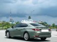 Lexus ES 300 2021 - Xe màu xanh bộ đội