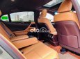 Lexus ES 300 2021 - Xe màu xanh bộ đội