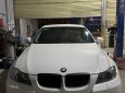 BMW 320i 2007 - Màu trắng giá ưu đãi