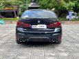 BMW 520i 2018 - Cần bán gấp xe đen nội thất kem