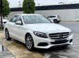 Mercedes-Benz C200 2016 - Cần bán xe trắng/kem - Xe cá nhân sử dụng biển số TP + hồ sơ giấy tờ đầy đủ + tặng thẻ chăm xe 1 năm