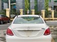Mercedes-Benz C200 2016 - Cần bán xe trắng/kem - Xe cá nhân sử dụng biển số TP + hồ sơ giấy tờ đầy đủ + tặng thẻ chăm xe 1 năm