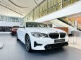 BMW 320i 2022 - [Xế  xịn - Tết sang] Sẵn màu trắng + Bộ quà tặng + phụ kiện cao cấp + Bảo hiểm. LH hotline nhận báo giá cạnh tranh nhất