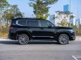 Toyota Land Cruiser 2021 - Xe màu đen, nhập khẩu