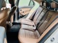 Mercedes-Benz E200 2019 - Màu trắng, nội thất nâu