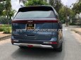 Kia Carnival 2021 - Biển thành phố