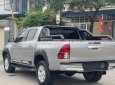 Toyota Hilux 2015 - Màu bạc, xe nhập