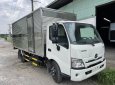 Hino XZU 2022 - Xe tải 3.5 tấn thùng kín 5.2m