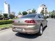 Volkswagen Passat 2017 - Máy 1.8 Turbo ít hao xăng 100km/8 lít, màu vàng cát, full cao cấp nhất đủ đồ