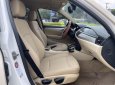 BMW X1 2011 - Màu trắng kem loại full đồ chơi nhà mua mới, một đời trùm mền ít đi xe vào rất nhiều đồ chơi