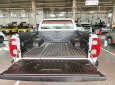 Toyota Hilux 2023 - Màu trắng giao ngay