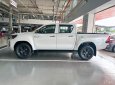 Toyota Hilux 2023 - Màu trắng giao ngay