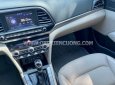 Hyundai Elantra 2021 - Màu đỏ