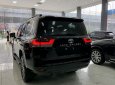 Toyota Land Cruiser 2023 - Xe màu đen, nội thất kem, mới 100%