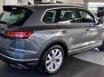 Volkswagen Touareg 2023 - Màu xám, nội thất đen, 1 xe giao ngay trong tháng 6/2023, liên hệ Ms Minh Thư giao xe toàn quốc