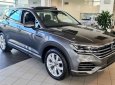 Volkswagen Touareg 2023 - Màu xám, nội thất đen, 1 xe giao ngay trong tháng 6/2023, liên hệ Ms Minh Thư giao xe toàn quốc