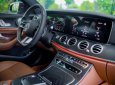 Mercedes-Benz E300 2023 - Màu đen, nội thất nâu