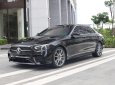 Mercedes-Benz E300 2023 - Màu đen, nội thất nâu