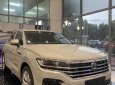 Volkswagen Touareg 2023 - màu trắng sang trọng, đẹp mắt, đầy option cho khách hàng đẳng cấp, giảm ngay 225tr cho khách mua xe tháng này