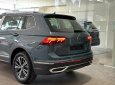 Volkswagen Tiguan 2023 - Trẻ trung, xe nhập khẩu Mỹ, màu xanh cực đẹp, ưu đãi lên đến hàng trăm triệu tiền mặt, giao ngay tận nhà cho khách