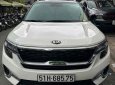 Kia Seltos 2020 - Xe GĐ đi cần bán Kia seltos Turbo 1.4Luxury, màu trắng