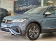Volkswagen Tiguan Facelift  2023 - Trẻ trung, xe nhập khẩu Mỹ, màu xanh cực đẹp, ưu đãi lên đến hàng trăm triệu tiền mặt, giao ngay tận nhà cho khách