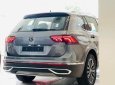 Volkswagen Tiguan 2023 - Nhập khẩu Mỹ, màu xám cực đẹp, sang trọng, ưu đãi lên đến hàng trăm triệu tiền mặt, cam kết tốt nhất giá thị trường