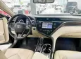 Toyota Camry 2.0G 2020 - Bán Toyota Camry 2.0G model 2020, chạy hơn 4 vạn km, dàn lốp theo xe.