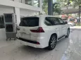 Lexus LX 570 2016 - Bán xe Lexus LX570 sản xuất năm 2016 xe đăng ký cá nhân, màu trắng nội thất kem, xe đi được 86.000Km chất xe còn rất mới