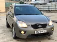 Kia Carens 2011 - Chính chủ bán xe Kia Caren 2011 số sàn bản đủ máy 2.0 có cửa sổ trời.  