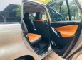 Toyota Innova 2.0E 2020 - Gia đình tôi cần bán chiếc xe ô tô Toyota Innova 2.0E màu xám vàng 2020