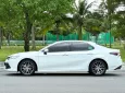Toyota Camry 2.5 HV 2023 - Cần bán Toyota Camry 2.5 HV 2023, màu trắng, nhâp khẩu, chạy siêu lướt 