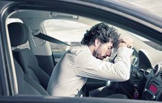 Kinh nghiệm lái ô tô quãng ngắn trong trường hợp bị thủng lốp Kinh nghiệm lái ô tô quãng ngắn trong trường hợp bị thủng lốp