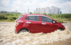 Làm gì khi ô tô bị ngập nước? Làm gì khi ô tô bị ngập nước?