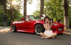 Hotgirl nhí nhảnh bên Mazda MX-5