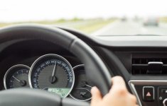 Các mẹo lùi xe ô tô an toàn bạn nên biết