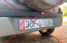 Phạt tới 40 triệu đồng đối với chủ ô tô dán bản đồ thiếu Hoàng Sa, Trường Sa Phạt tới 40 triệu đồng đối với chủ ô tô dán bản đồ thiếu Hoàng Sa, Trường Sa