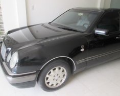 Mercedes-Benz E230 1996 - Cần bán Mercedes đời 1996, màu đen, nhập khẩu nguyên chiếc chính chủ giá 235 triệu tại Tp.HCM