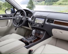 Volkswagen Touareg 2016 - Bán xe nhập Đức Volkswagen Touareg 3.6l v6 sản xuất 2016, màu đen. Dòng xe số 1 giá 2 tỷ 889 tr tại Cần Thơ