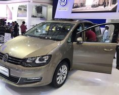 Volkswagen Sharan   AT 2017 - Bán xe Volkswagen Sharan AT đời 2017, màu vàng giá 1 tỷ 900 tr tại Hà Nội