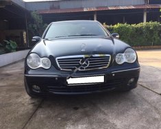 Mercedes-Benz C class C180K 2004 - Cần bán lại xe Mercedes C180K sản xuất 2004, màu đen giá cạnh tranh giá 240 triệu tại Tp.HCM