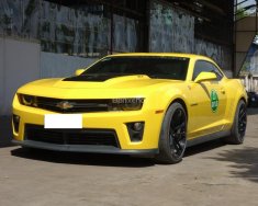 Chevrolet Camaro 2014 - Cần bán xe Chevrolet Camaro ZL1 năm 2014, màu vàng. Xe nhập nguyên chiếc giá 2 tỷ 200 tr tại Tp.HCM